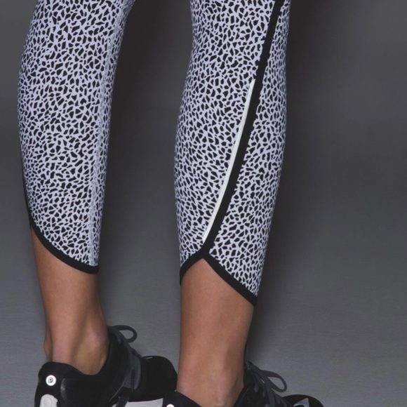 Lululemon Real Quick Running Tights, Black/White‎ - Picture 3 of 9